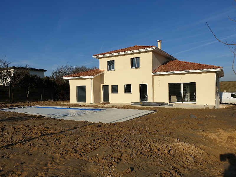 Maison individuelle à étage de 190 m² avec garage accolé de 40 m² et piscine