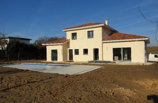 Maison individuelle à étage de 190 m² avec garage accolé de 40 m² et piscine